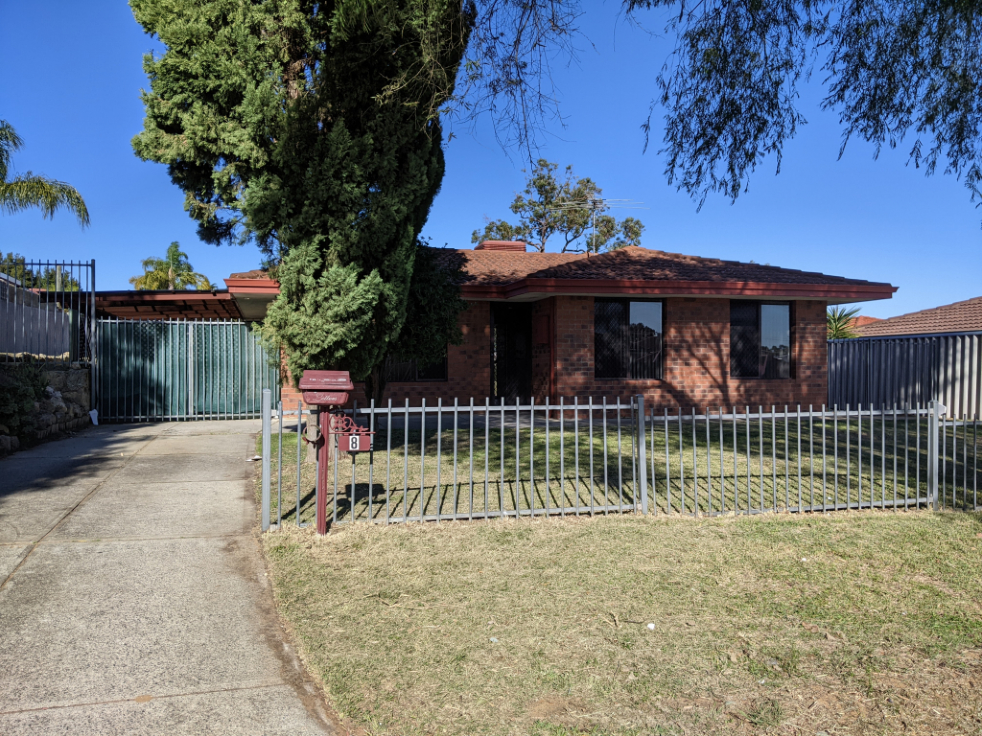 8 Tuart - Frontyard 1