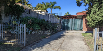 8 Tuart - Driveway garden 1